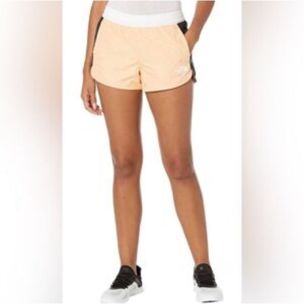 The North Face Women's Hydrenaline 2000 Windwall Shorts Apricot White; XS - Picture 2 of 4